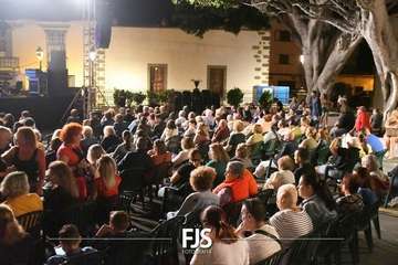 Concierto de la cantante grancanario Cristina Ramos en la plaza de San Juan/Francisco Javier Santana./Francisco Javier Santana.